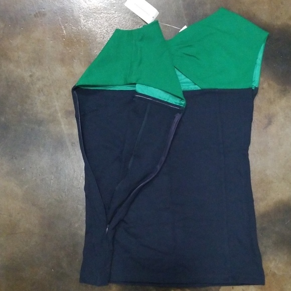 Banana Republic sleeveless shirt, size 4 NWT - Picture 3 of 4